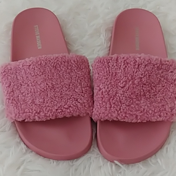 Steve Madden Plush Pink Slippers - Picture 4 of 5